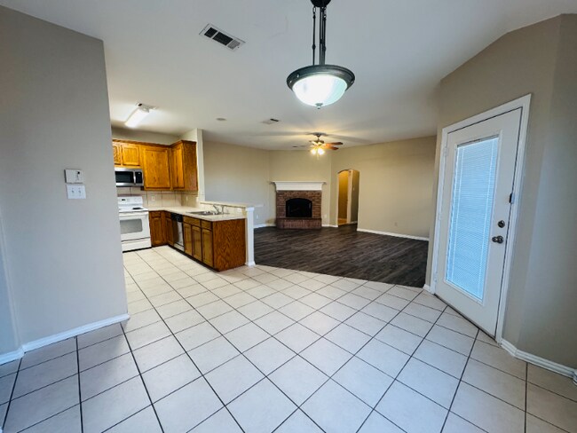 Foto del edificio - 5705 Swords Dr