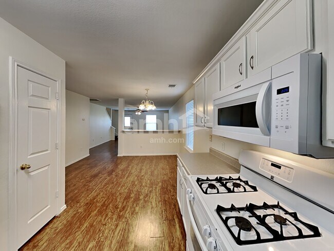 Foto del edificio - 2848 Deerfern Ln