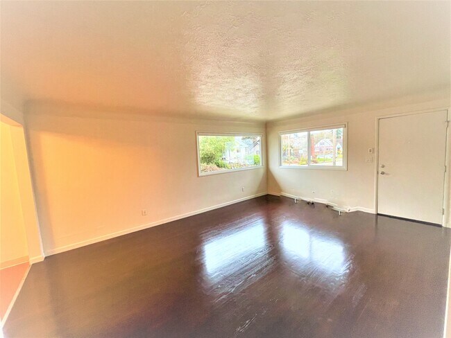 Building Photo - 2421 SE 52nd Ave