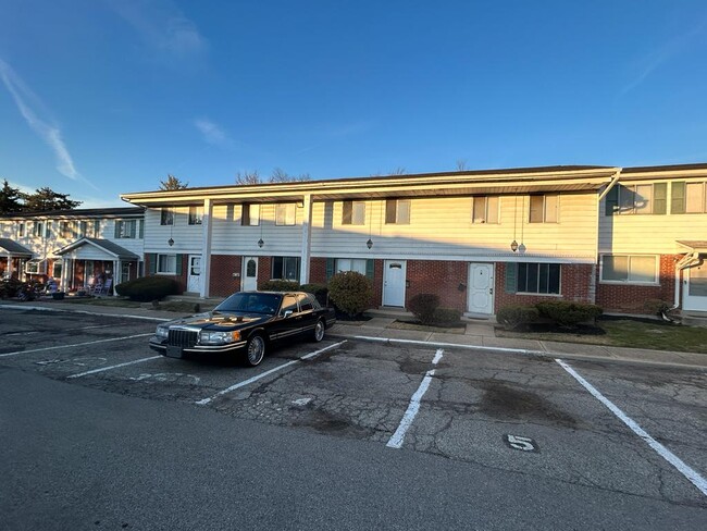 Building Photo - 1549 Meredith Dr