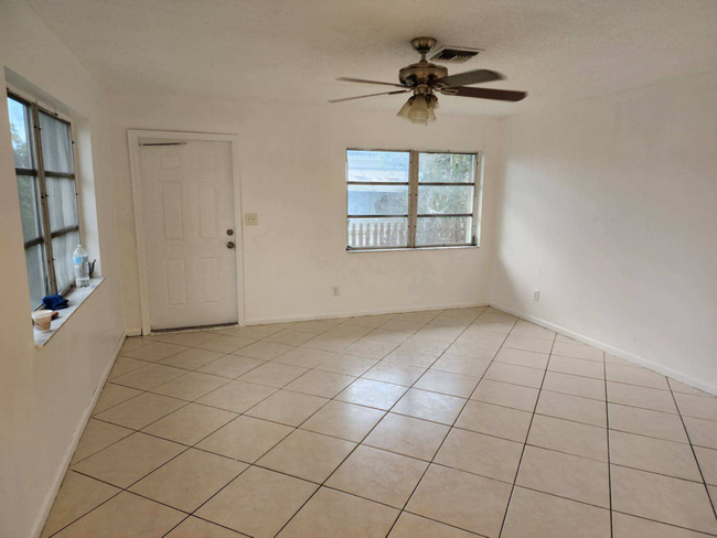 Foto del edificio - 2128 Roosevelt St