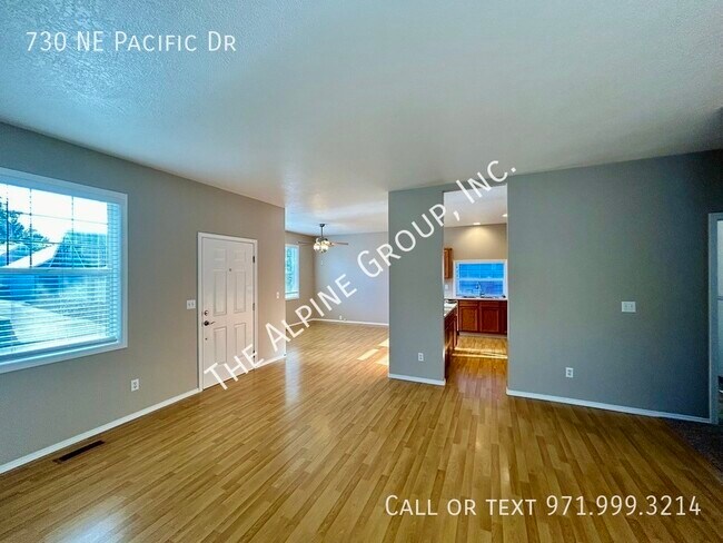 Building Photo - Bright 3 Bedroom in Fairview!