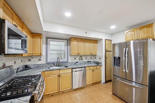 Foto del edificio - 13 CARLTON Ave