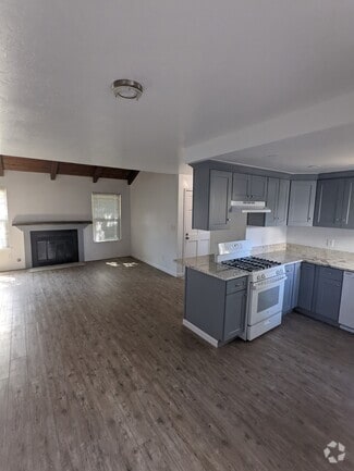 Building Photo - 1118 S Edison St