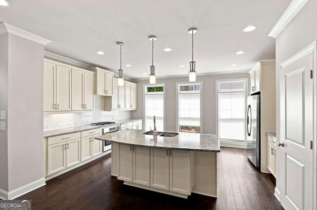 Foto del edificio - 7850 Laurel Crest Dr