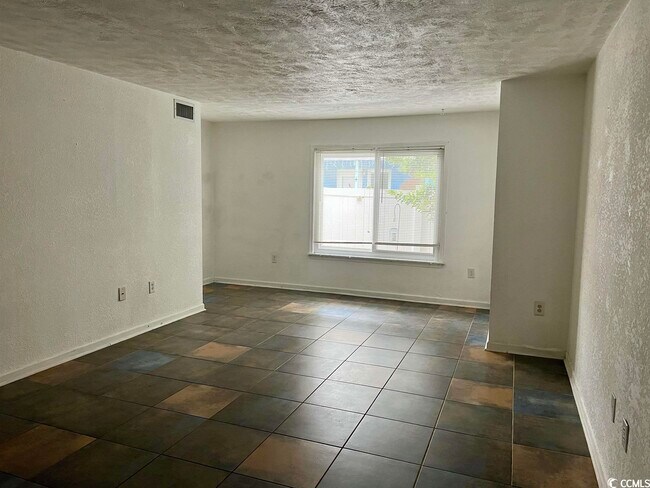 Building Photo - 407 76th Ave N