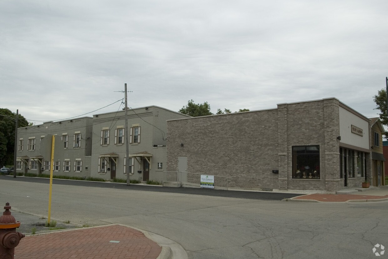 Primary Photo - 4-6 Irving St