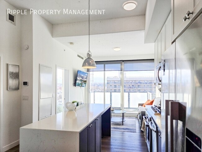Building Photo - Beautiful Maintained Unit in Kensington | Furnished with Parking & Utilities Included