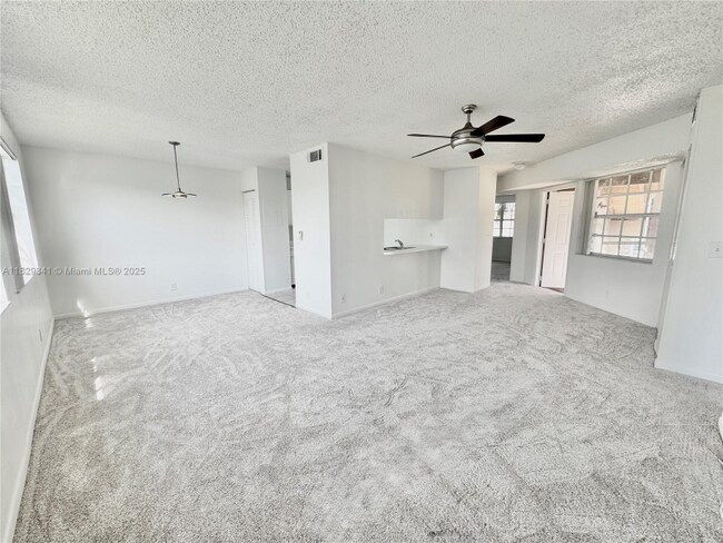Foto del edificio - 8734 SW 3rd St