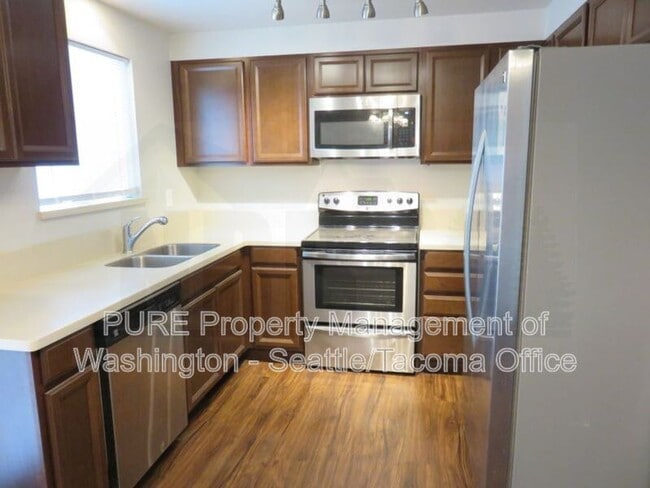 Building Photo - 511 Malibu Dr SE