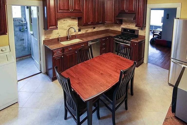 Foto principal - 561 Russell Rd