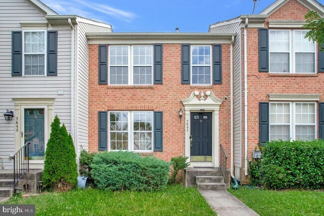 Foto del edificio - 7641 Fairbrook Rd