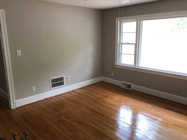 Building Photo - 305 Nichols Dr