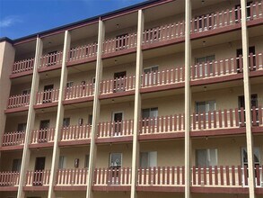 Building Photo - 4037 Lake Bayshore Dr