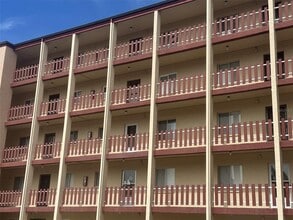 Building Photo - 4037 Lake Bayshore Dr