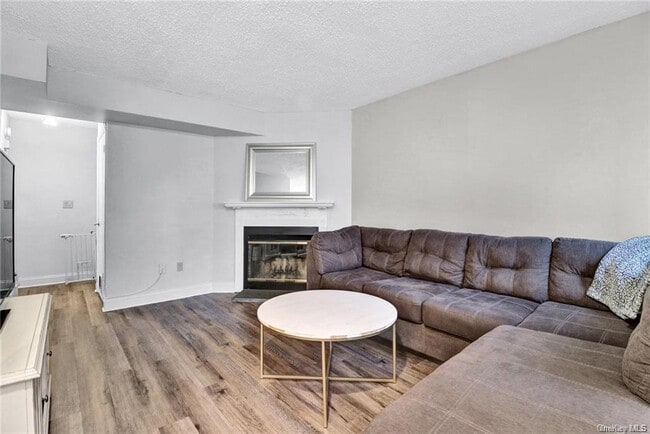 Building Photo - 3105 Whispering Hills Dr