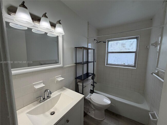 Building Photo - 1245 W 35th St