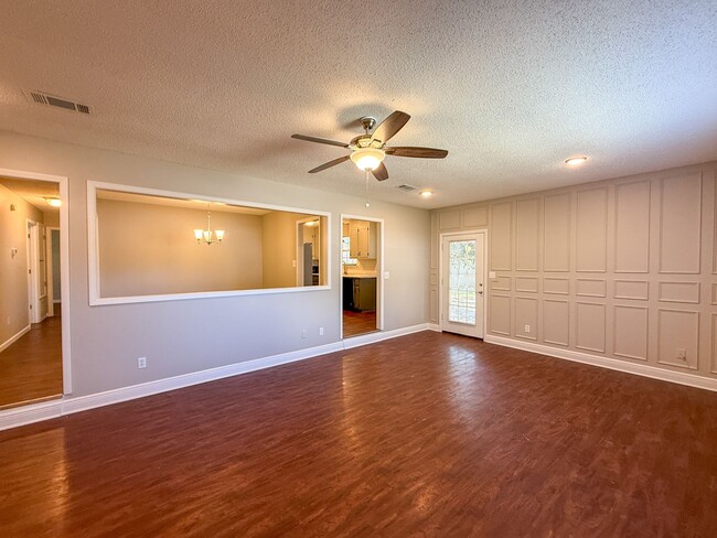 Building Photo - 3 Bedroom 2 Bath Home for Rent in Charter ...