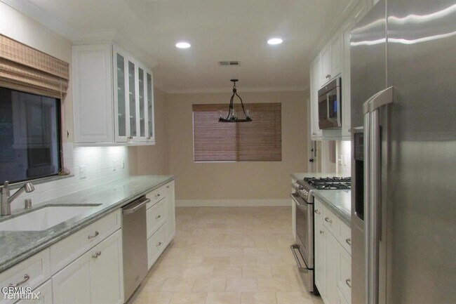 Foto del edificio - 480 S Orange Grove Blvd