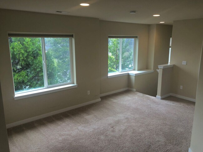 Foto del edificio - 3 Bed, 2.5 Bath Millcreek Townhouse New Ca...
