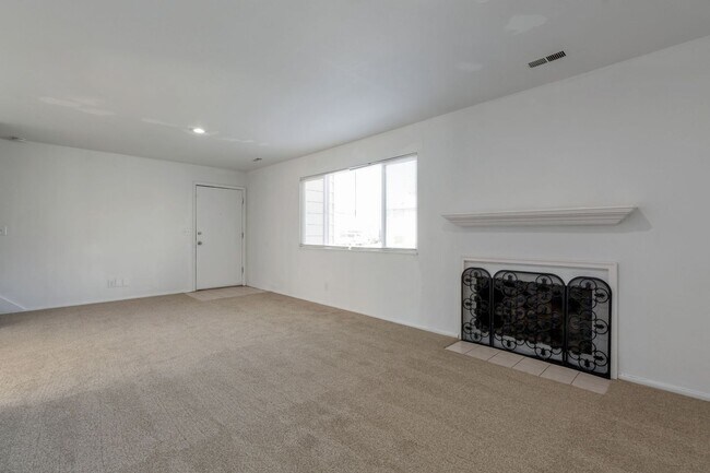 Building Photo - NEW CARPET - 3 Bed, 2 Bath Midvale Duplex with Garage
