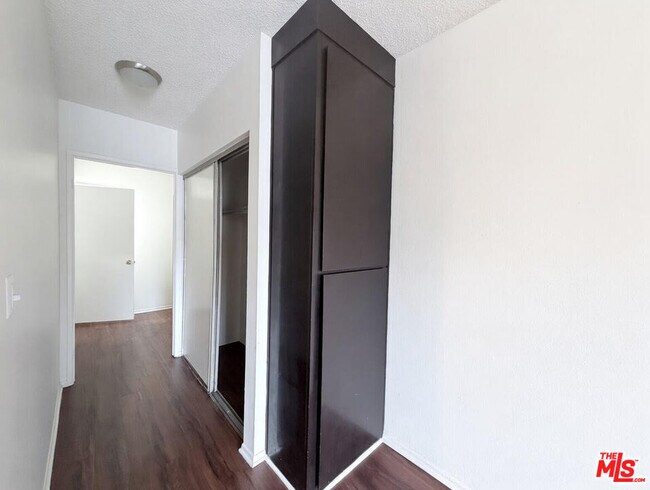 Foto del edificio - 1137 W 36th Pl