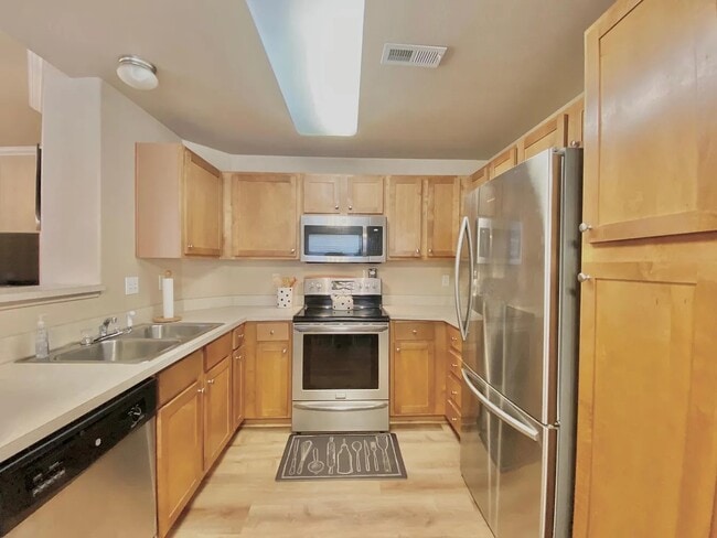 Building Photo - 6945 Ash Creek Heights