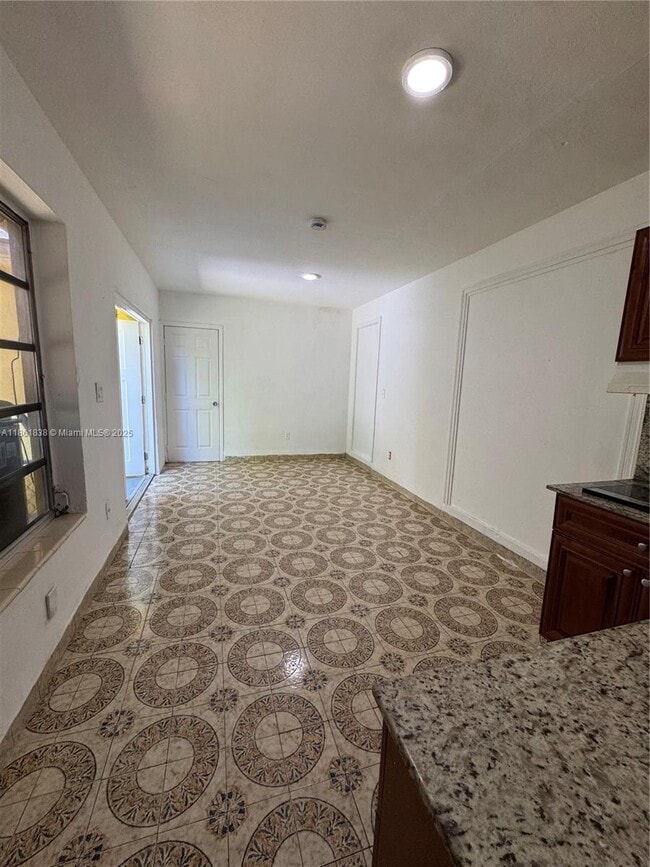Foto del edificio - 100 NW 64th Ct