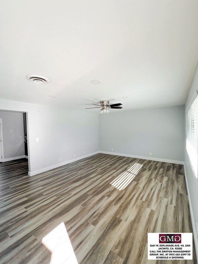 Foto del edificio - 3 Bedroom, 2 Bathroom House w/ Bonus Rooms...