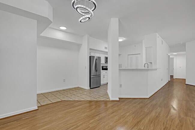 Building Photo - 340 Crestwood Cir
