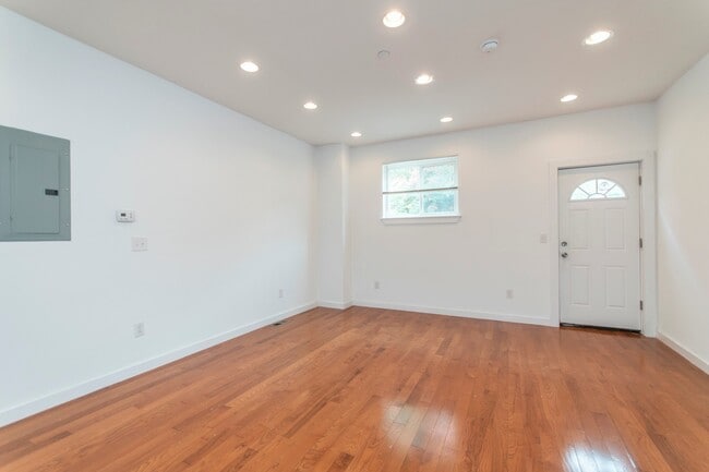 Foto del edificio - 1632 N Sydenham St