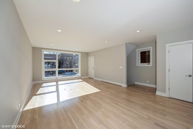 Open floor plan - 2238 W Warren Blvd