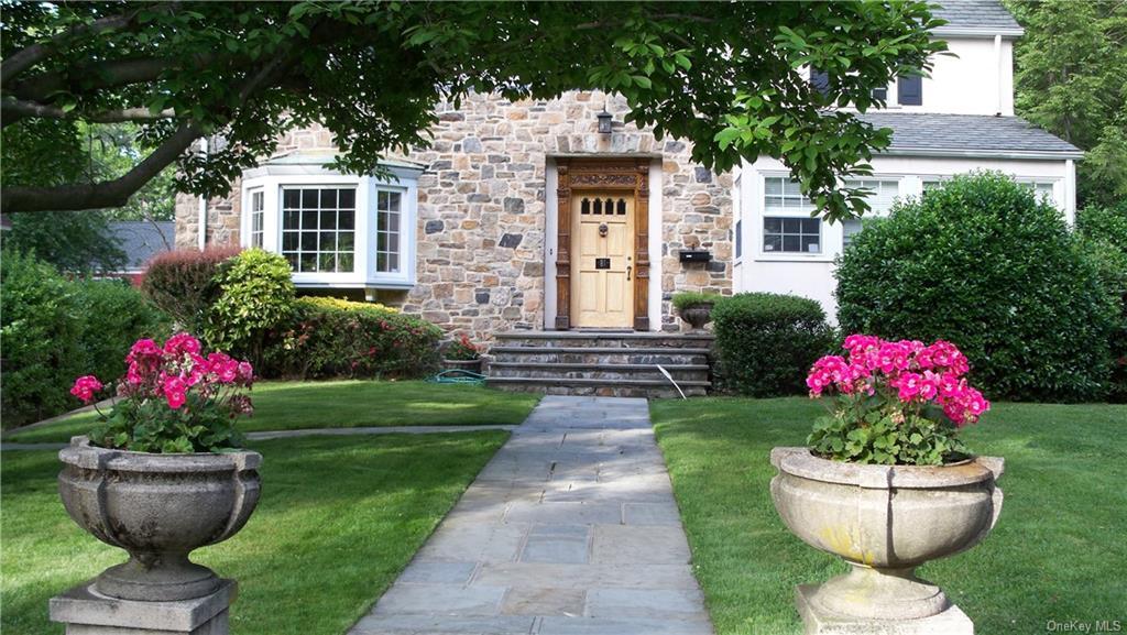 Foto principal - 81 Woodlawn Ave