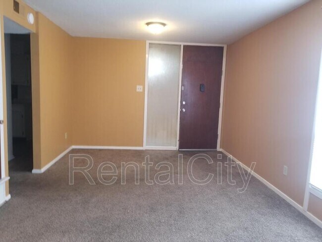 Building Photo - 818 N Highland Ave