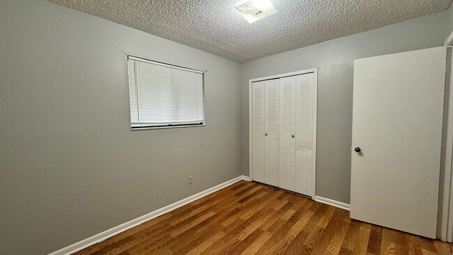 Foto del edificio - 2 Bedroom - 1 Bath Condo Available for Imm...