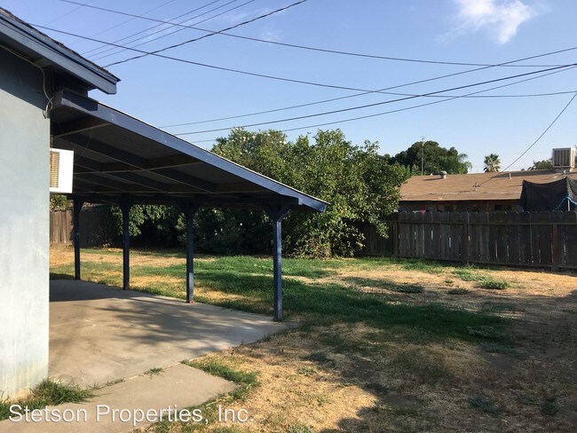Building Photo - 1881 W Belleview Ave