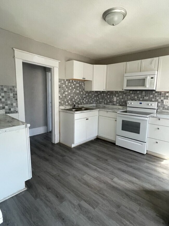 328330 Alaska St Unit 330, Dayton, OH 45404 Room for Rent in Dayton