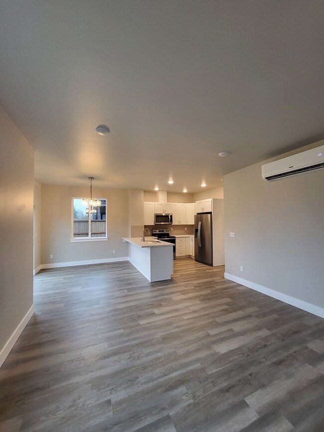 Building Photo - 3 Bedroom 2.5 Bath Home in Winlock