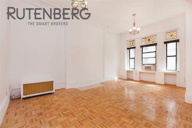 Building Photo - 239 W 105th St