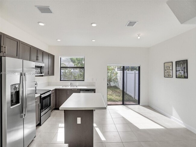 Building Photo - 3436 W 111th Pl