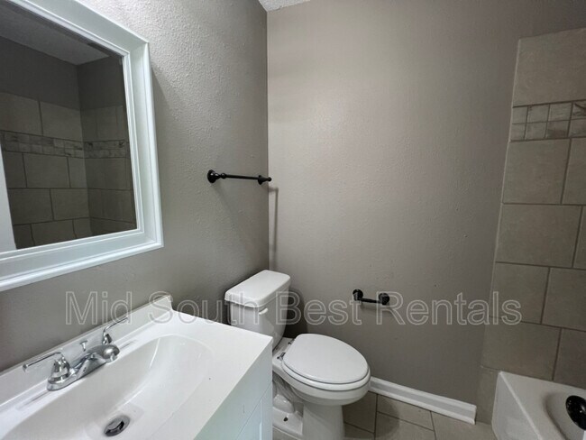 Foto del edificio - 5206 Corkwood Dr