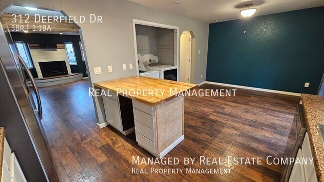 Foto del edificio - Three Bed South Anchorage Townhome w/ Fenc...