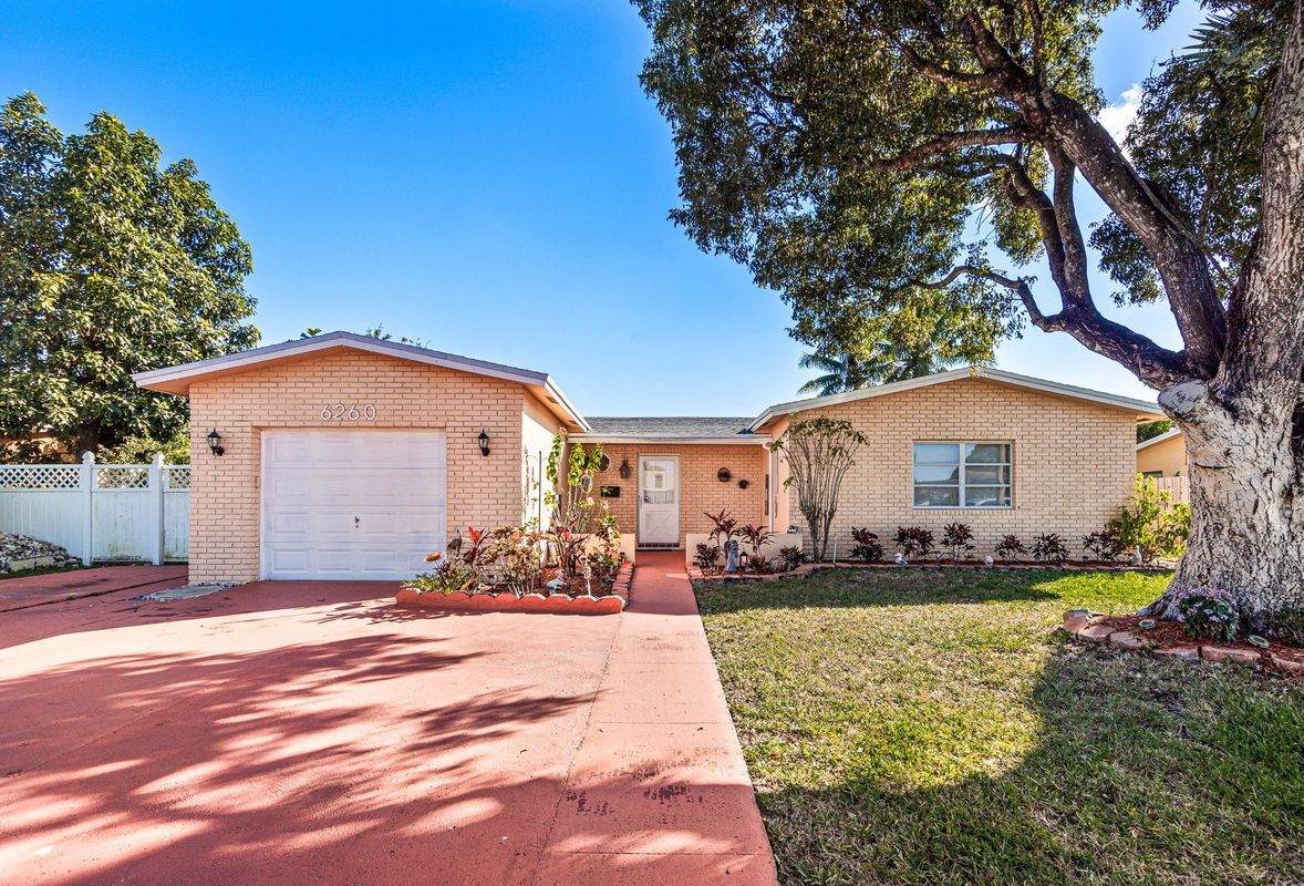 Foto principal - 6260 SW 10th Ct