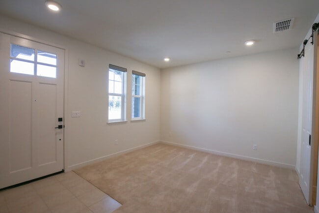 Building Photo - 838 Galt Ter