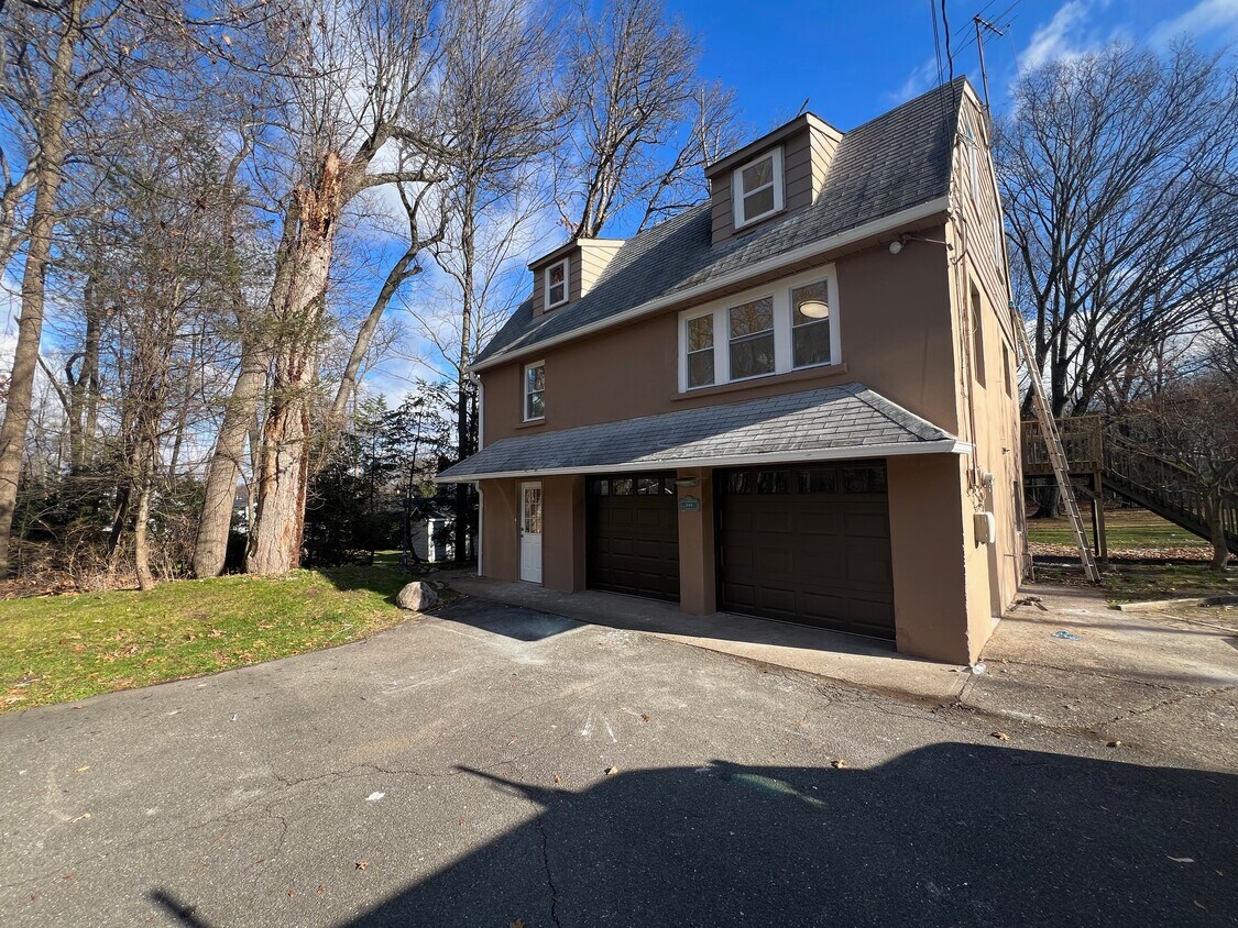 Foto principal - 549 Ewing Ave