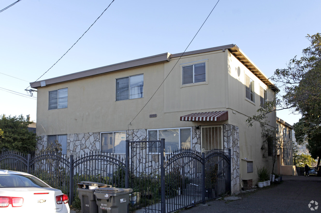 Primary Photo - 4000 Lyon Ave