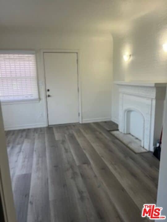 Foto del edificio - 5865 Denker Ave