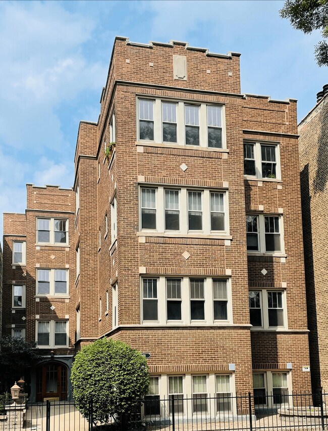 Foto del edificio - 2226 N Kenmore Ave