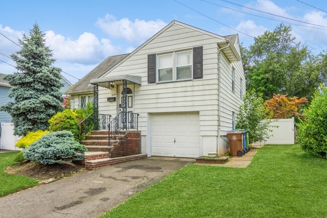 Building Photo - 1036 Mopsick Ave