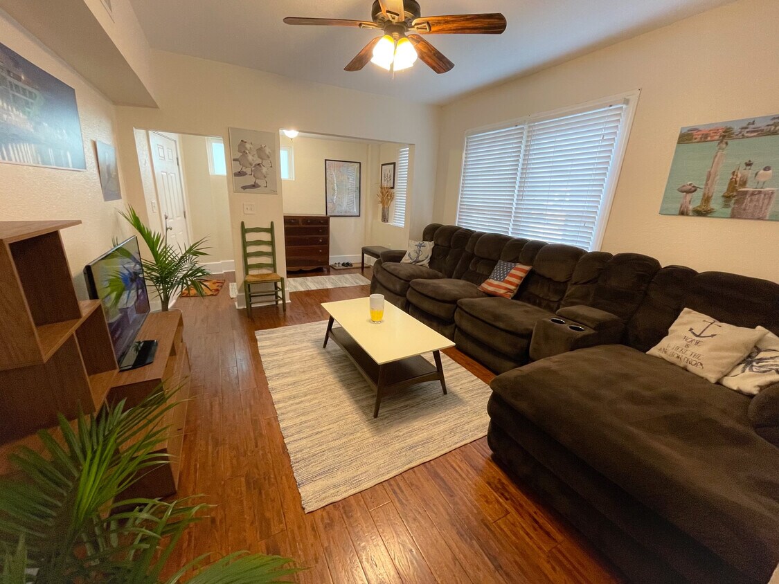 Foto principal - 1032 Granville Ct N